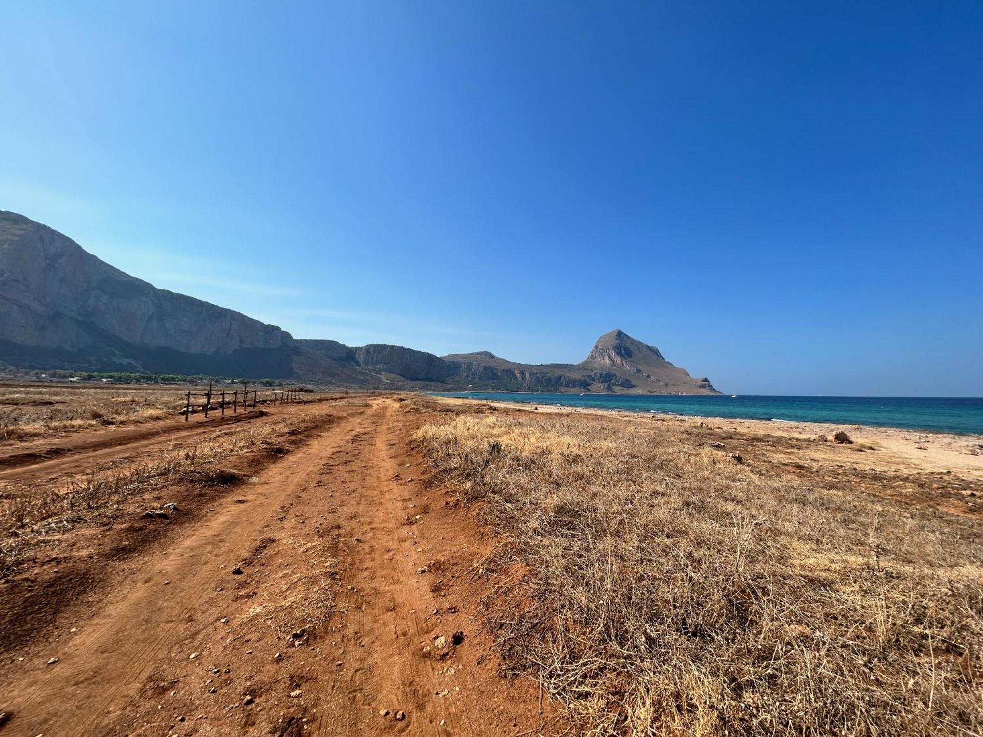 L'Oasi Una Pineta Sul Mare Custonaci Bagian luar foto