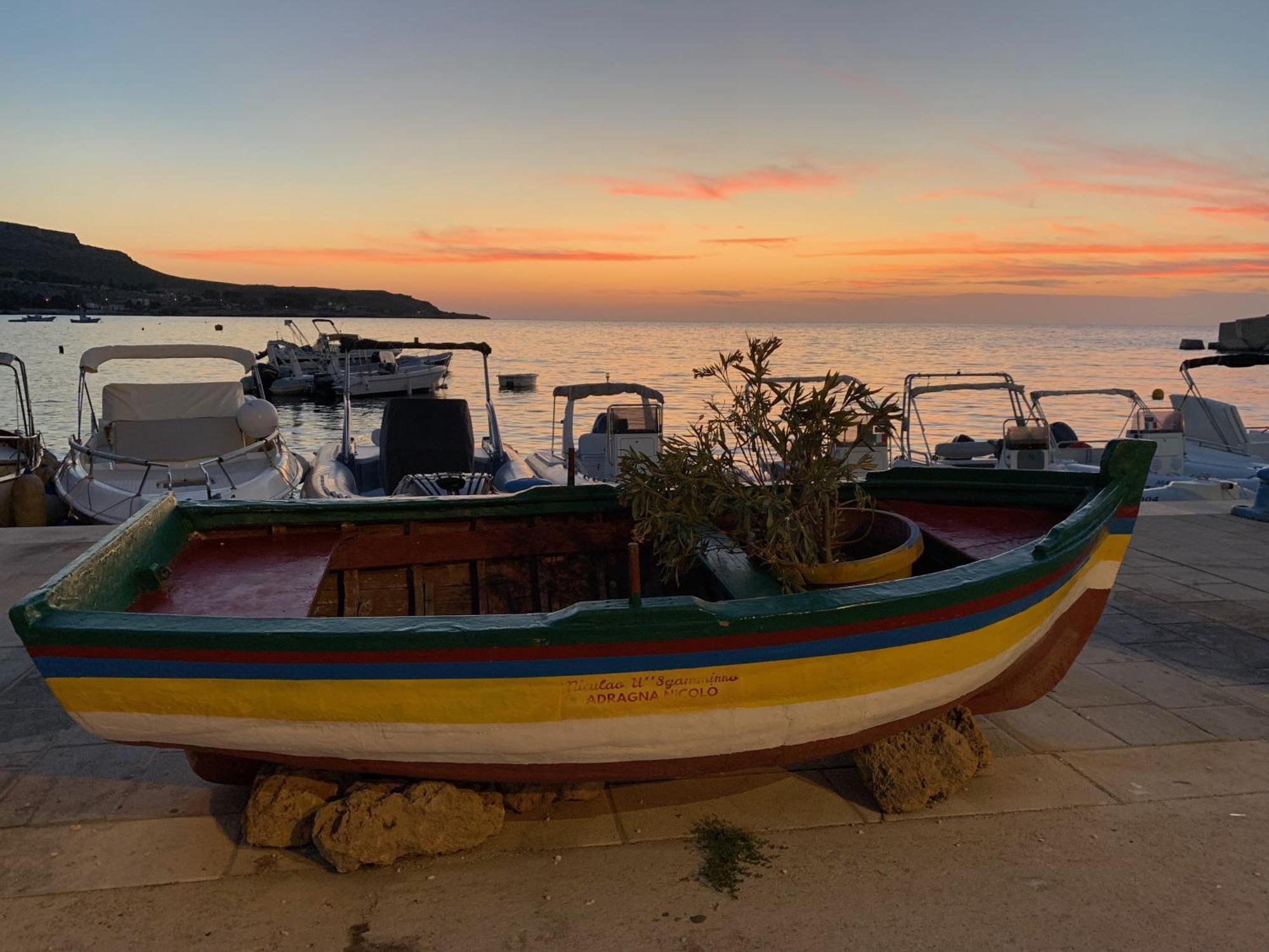 L'Oasi Una Pineta Sul Mare Custonaci Bagian luar foto