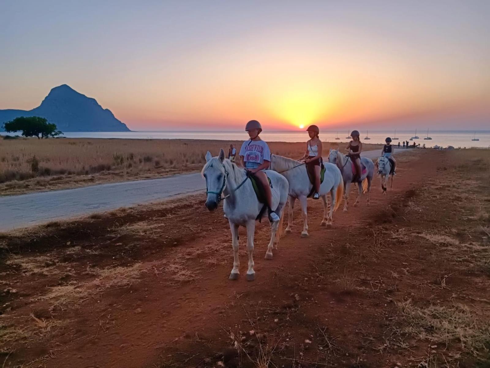 L'Oasi Una Pineta Sul Mare Custonaci Bagian luar foto